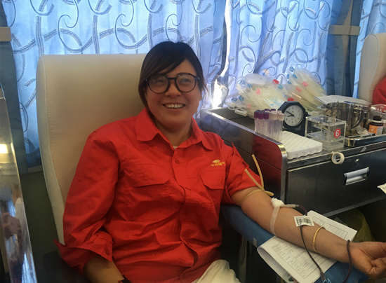 情融献血  爱在港城  南通公司员工参加义务献血活动